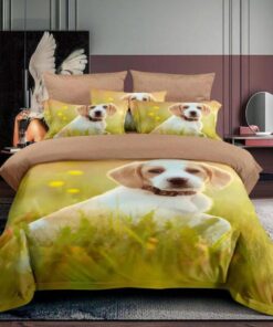 Ropa de cama beige y amarillo con perrito