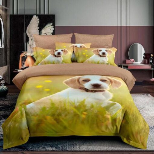 Ropa de cama beige y amarillo con perrito
