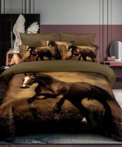 Ropa de cama marron con caballo