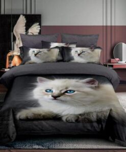 Ropa de cama negra con gatito beige