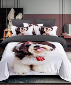 Ropa de cama blanca y gris con perrito