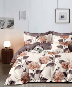 Ropa de cama beige y flores