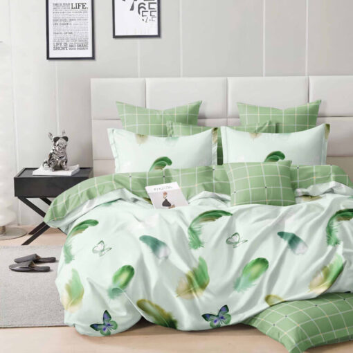 Ropa de cama con plumas verdes