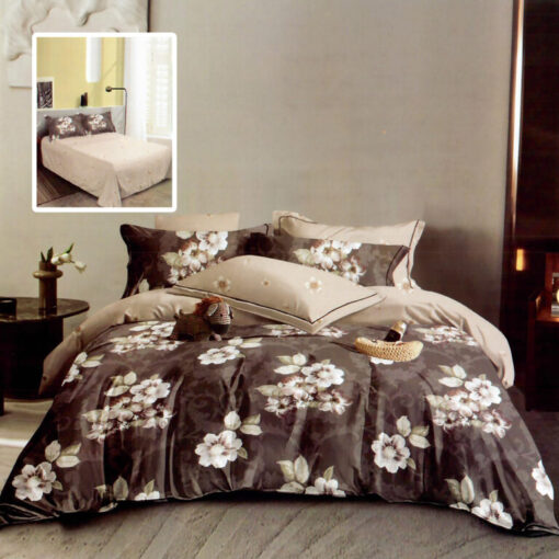Ropa de cama marron y flores blancas