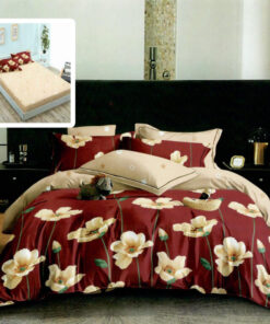 Ropa de cama beige y rojo con flores beige