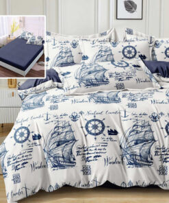 Ropa de cama blanca y barcos azules