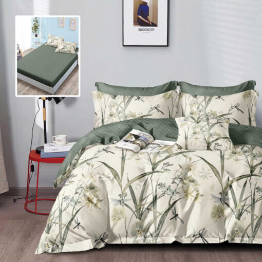 Ropa de cama beige con flores