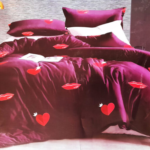 Ropa de cama con labios y corazon