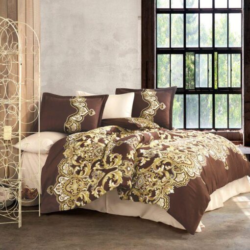 Ropa de cama amarilla y marron