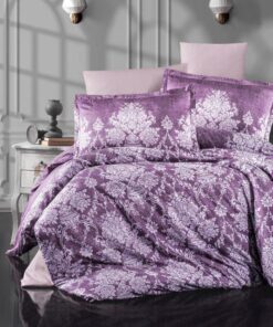 Ropa de cama rosa y lila