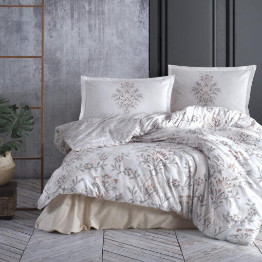 Ropa de cama blanca y beige