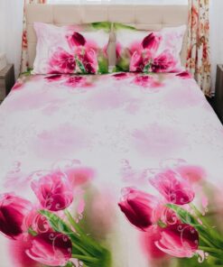 Ropa de cama con flores rosas