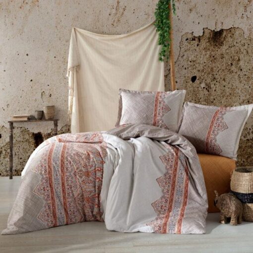 Ropa de cama blanca y naranja