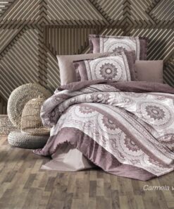 Ropa de cama caramelo y blanca