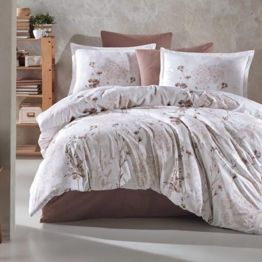 Ropa de cama blanca y marron