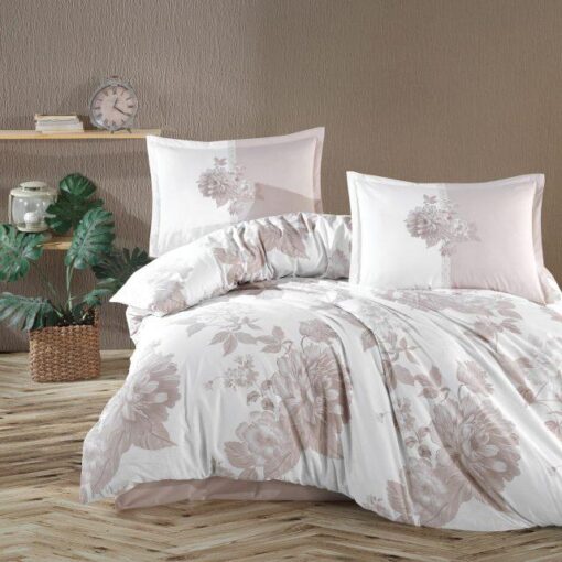 Ropa de cama blanca con flores