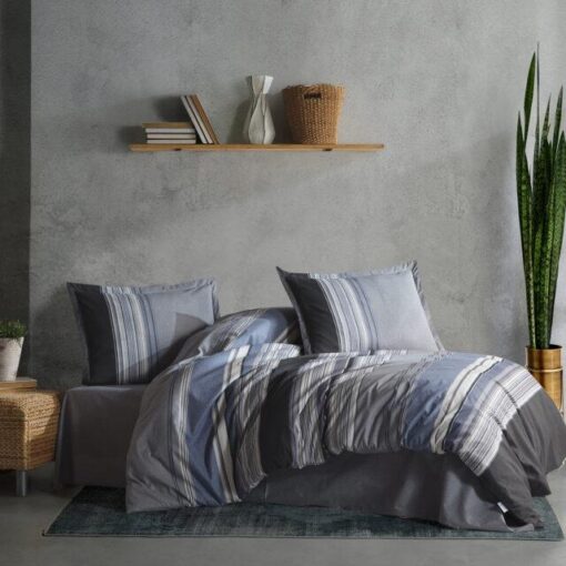 Ropa de cama gris oscuro y azul
