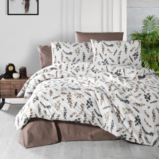 Ropa de cama blanca y marron