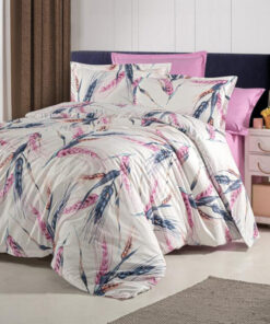Ropa de cama blanca y rosa