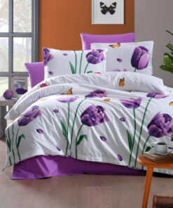 Ropa de cama blanca y lila con tulipanes