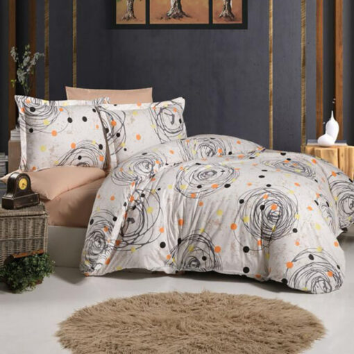 Ropa de cama blanca y beige con rayas negras
