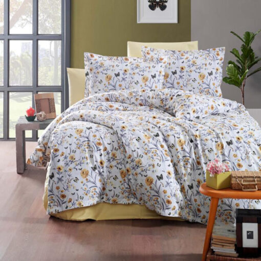 Ropa de cama blanca y amarilla