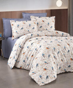 Ropa de cama blanca y azul con pajaritos