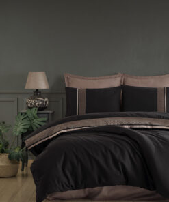 Ropa de cama negra y marron