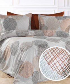 Ropa de cama blanca y aros