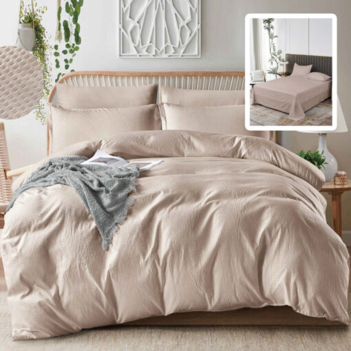 Ropa de cama beige con sabana normal