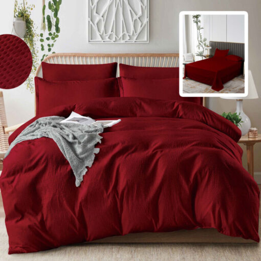 Ropa de cama roja con sabana normal