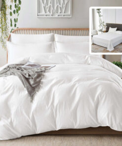 Ropa de cama blanca con sabana normal