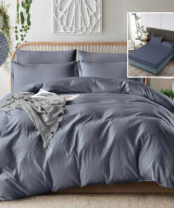 Ropa de cama azul con sabana bajera