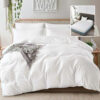 Ropa de cama blanca con sabana bajera