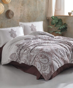Ropa de cama blanca y beige