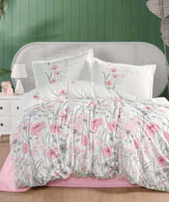 Ropa de cama blanca con flores