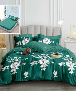 Ropa de cama verde oscuro y flores blancas