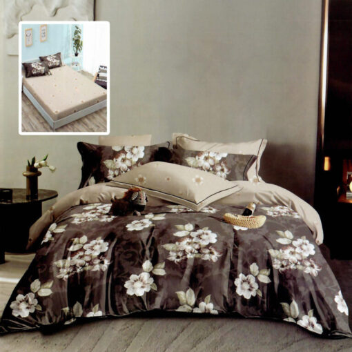 Ropa de cama beige y marron oscuro con flores blancas