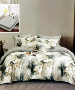 Ropa de cama gris y flores blancas