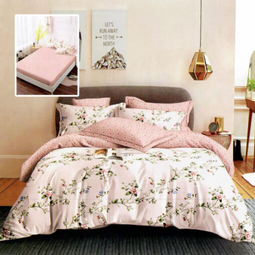 Ropa de cama blanca y rosa con flores
