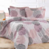 Ropa de cama blanca y aros en colores