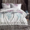 Ropa de cama blanca con lila y azul